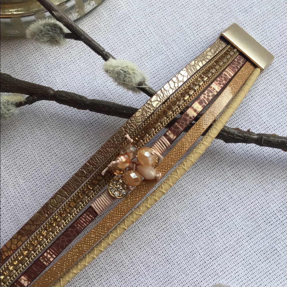 PRICE DROP! leather & Crystal magnet bracelet - Picture 3 of 3